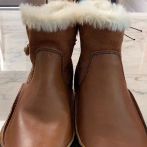 Merrell tremblant pull on leather size 9 boot.